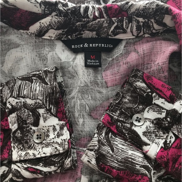 🔴 4/$15 Rock & Republic pink black white floral ls button up shirt sz M in EUC - Picture 13 of 15